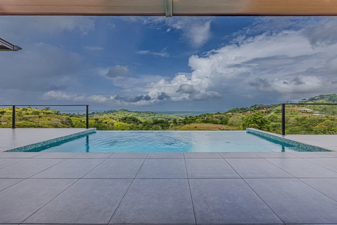 CHONTALES NEW VILLA WITH PANORAMIC OCEAN AND MOUNTAINS VIEWS: Mountain Villa For Sale in Ojochal - photo 10