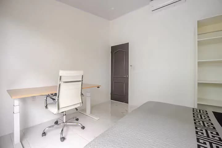 Butterfly Wings House 3 Bed 2 Bath Walking Distance To Town - photo 26