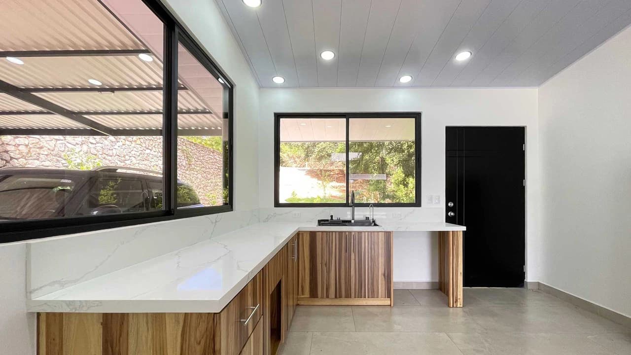 New Home for Sale in Atenas, Costa Rica with Private Pool and Tropical Surroundings - photo 12