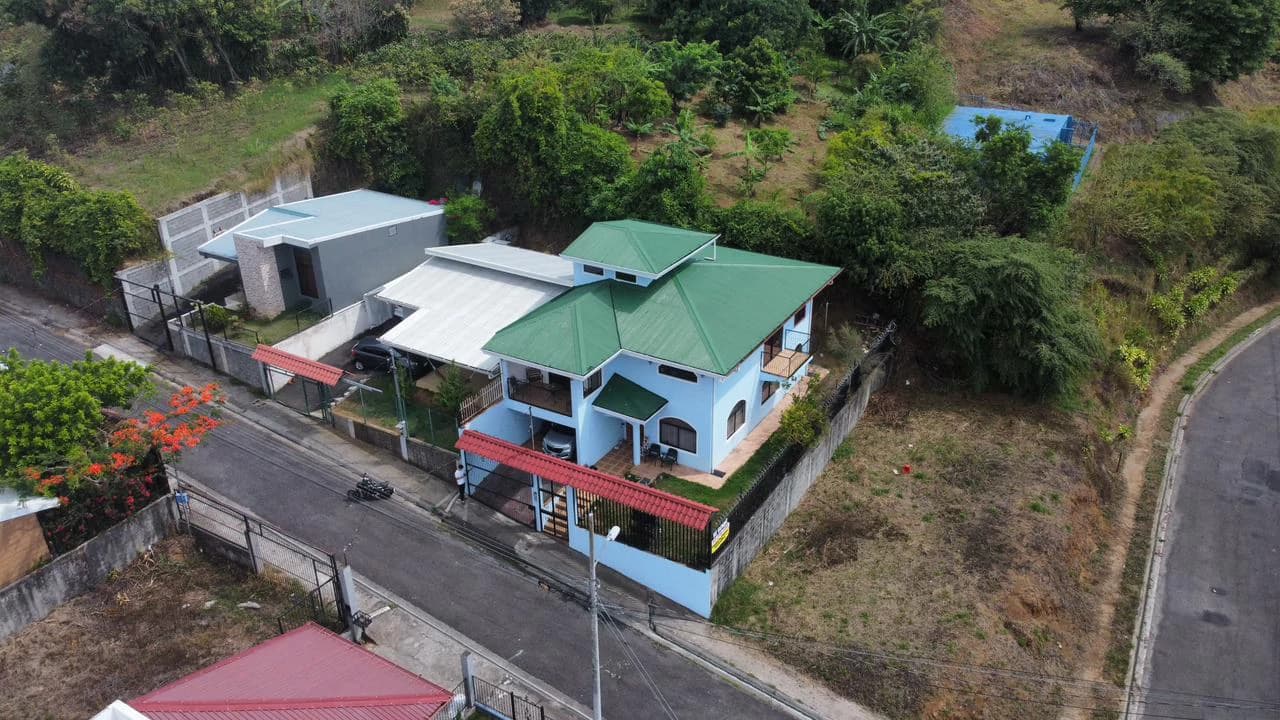 Comfort and Value...: Spacious Home in Charming town! - photo 2