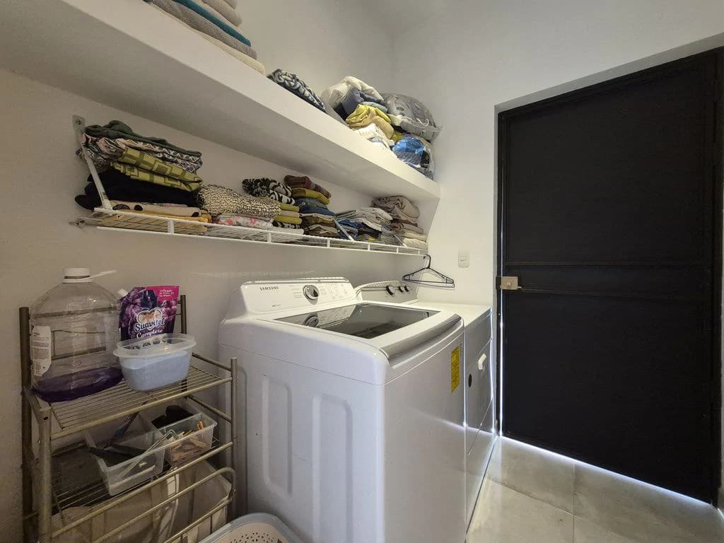 Casa Joya: Turnkey Modern Home with pool – Prime Location & Rental Income - photo 17