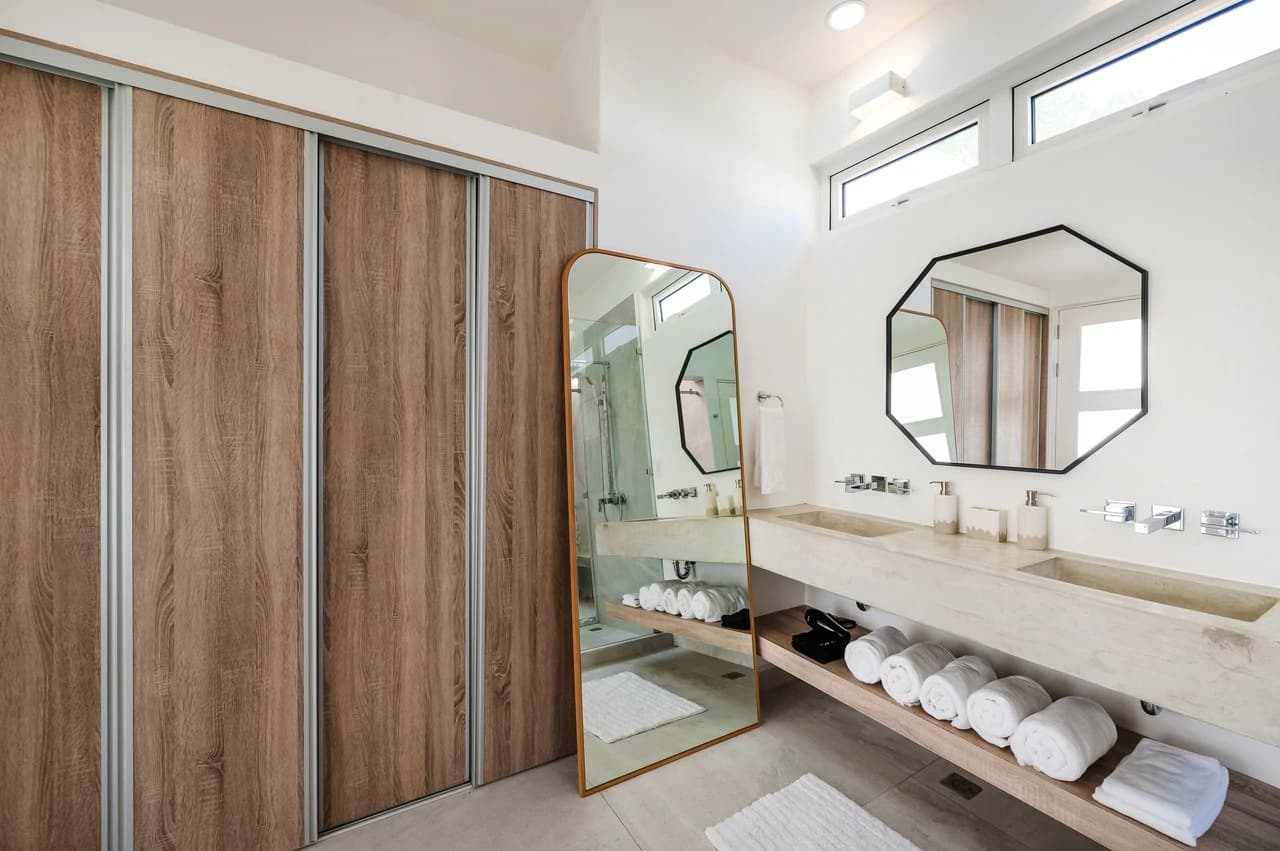The Enclave: Ultra-Modern 5 Bedroom Villa Located Minutes From the Beach! - photo 21