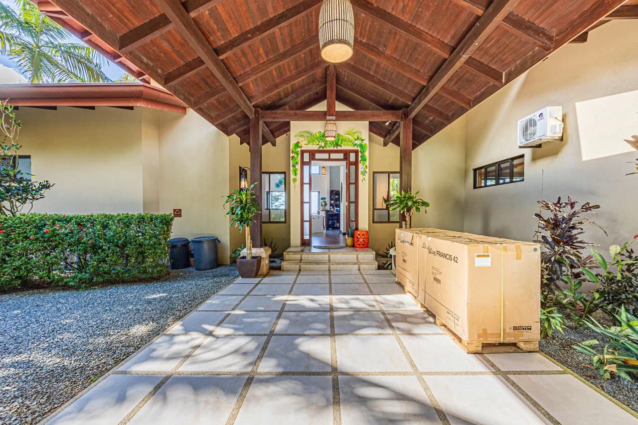 Luxurious Coastal Retreat with Ocean Views in Uvita, Costa Rica - photo 32