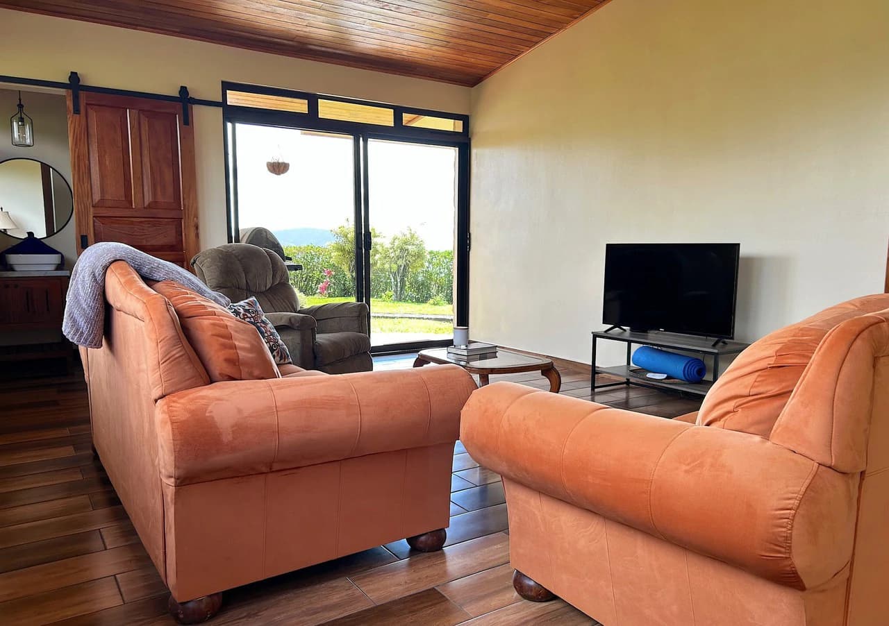 VILLA PIETRA: CAPTIVATING LAKE ARENAL ESTATE WITH GUEST CASITA - photo 10