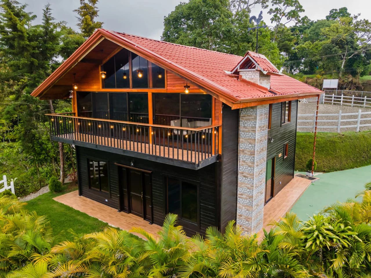 Two-Story Cozy Cabin in Agua Buena, San Vito