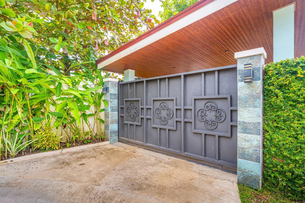 Villa Esmeralda: Big Pool. Big Lot. Big Lifestyle. Central Uvita, Walk to Everything! - photo 5