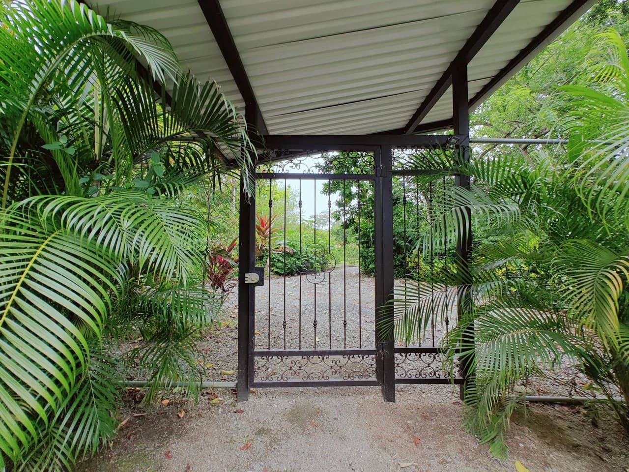 ID 751: Turn-Key Villa with Proven Income Near Cahuita National Park – Main House, Casita, and Stunning Pool on Over Half an Acre - photo 42
