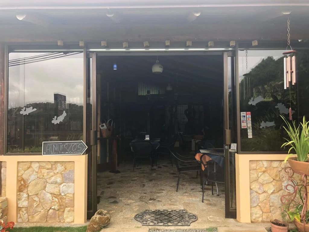 Beautiful Mountain Property for Sale in the Tourist Area of Miravalles, Currently Rented and Operating as a Restaurant – Excellent Investment Opportunity - photo 4