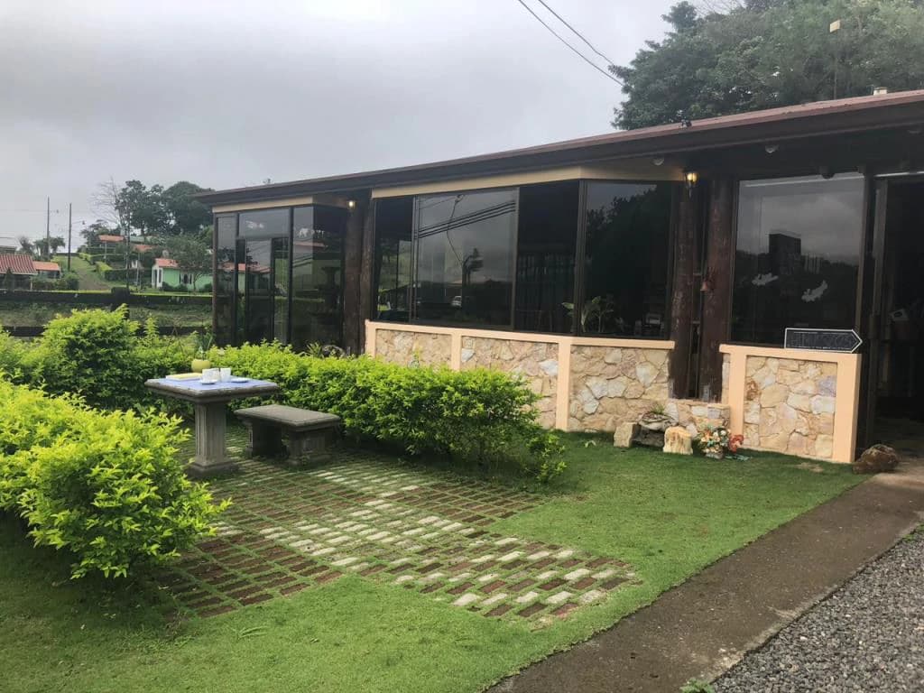 Beautiful Mountain Property for Sale in the Tourist Area of Miravalles, Currently Rented and Operating as a Restaurant – Excellent Investment Opportunity - photo 3