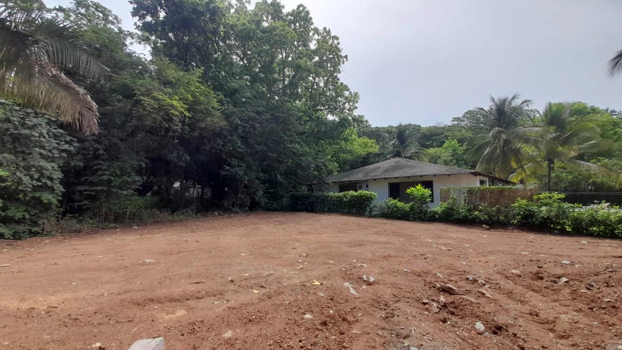 Countryside Home Construction Site For Sale in Sámara