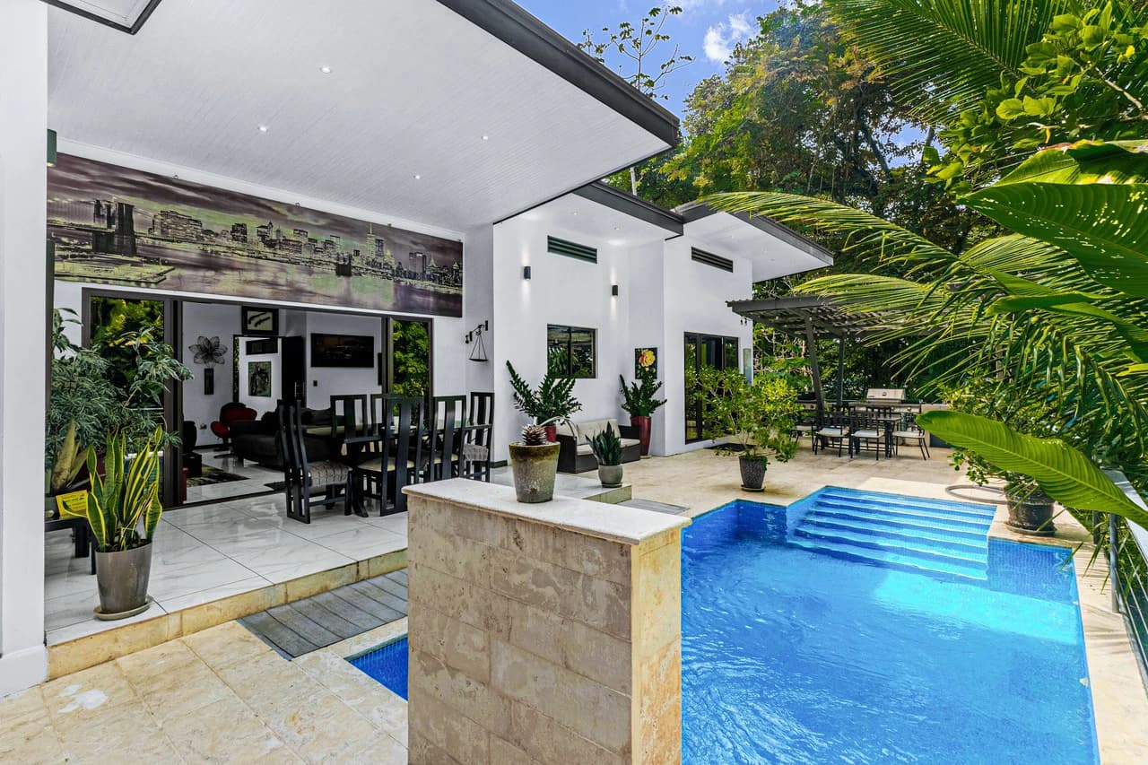 Charming 2 Bedroom Home + Studio located in heart of Uvita - photo 23