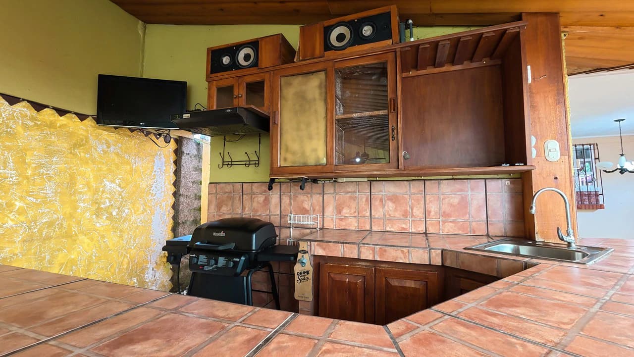 HOUSE FOR SALE, LOCATED IN THE CENTER OF PEREZ ZELEDON: Elegant and spacious turnkey house for sale in the center of Perez Zeledon - photo 6