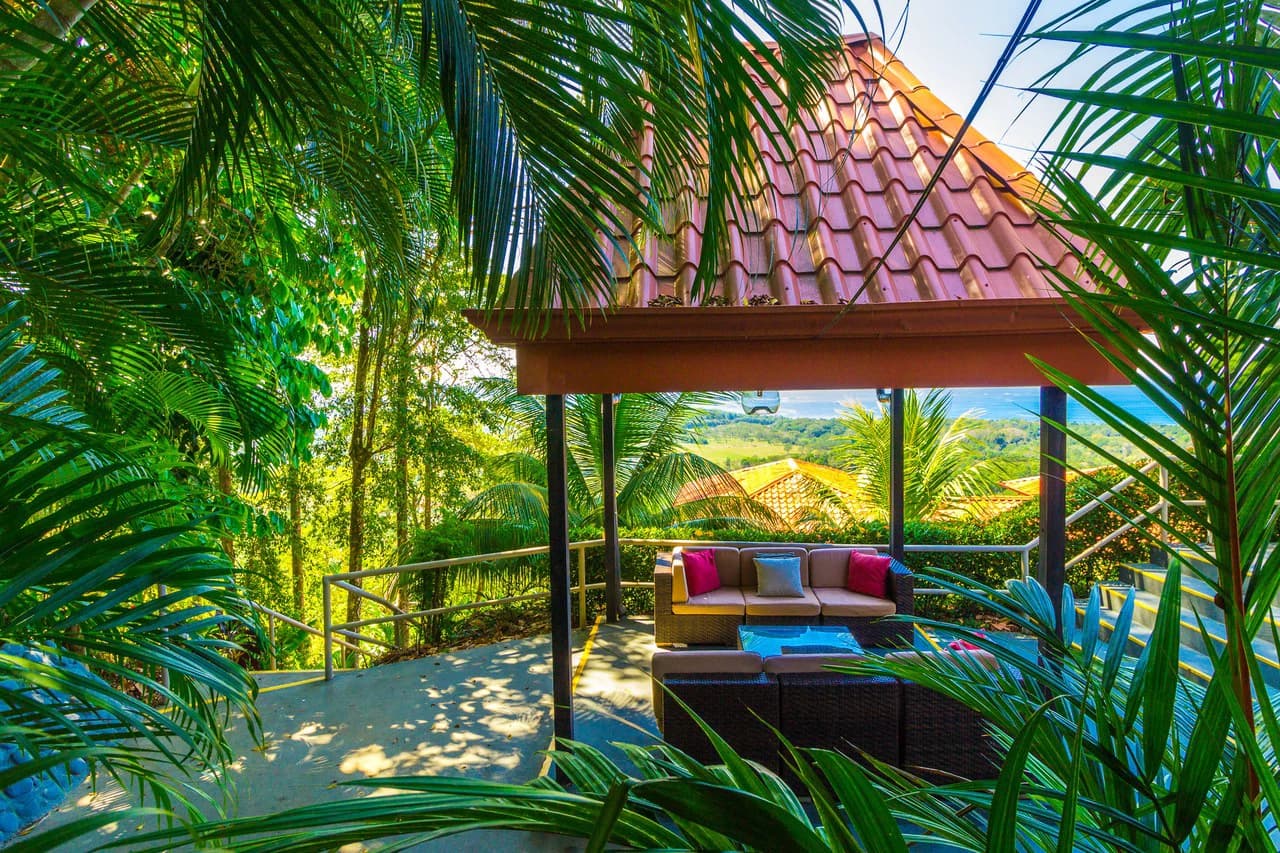 Popular 20-room Boutique hotel /retreat. Stunning ocean views - photo 16