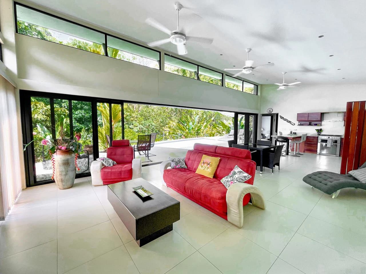 2.24 ACRES – 7 Bedrooms Ocean View Boutique Hotel With Two Pools, 5 Minutes to Uvita, Multiple Rental Options!! - photo 24