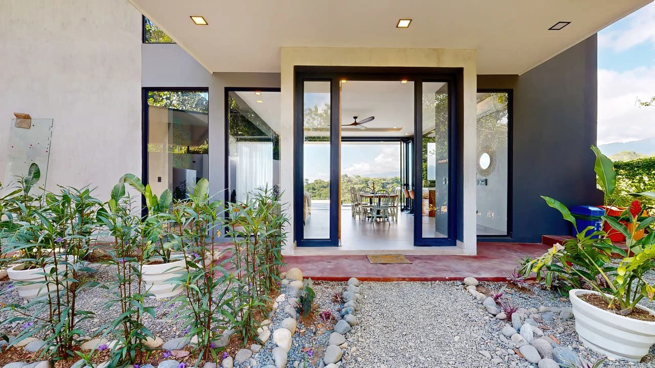LUXURY PROPERTY WITH STUNNING OCEAN VIEWS IN UVITA, COSTA RICA. A GREAT INVESTMENT!: Mountain House For Sale in Uvita - photo 12