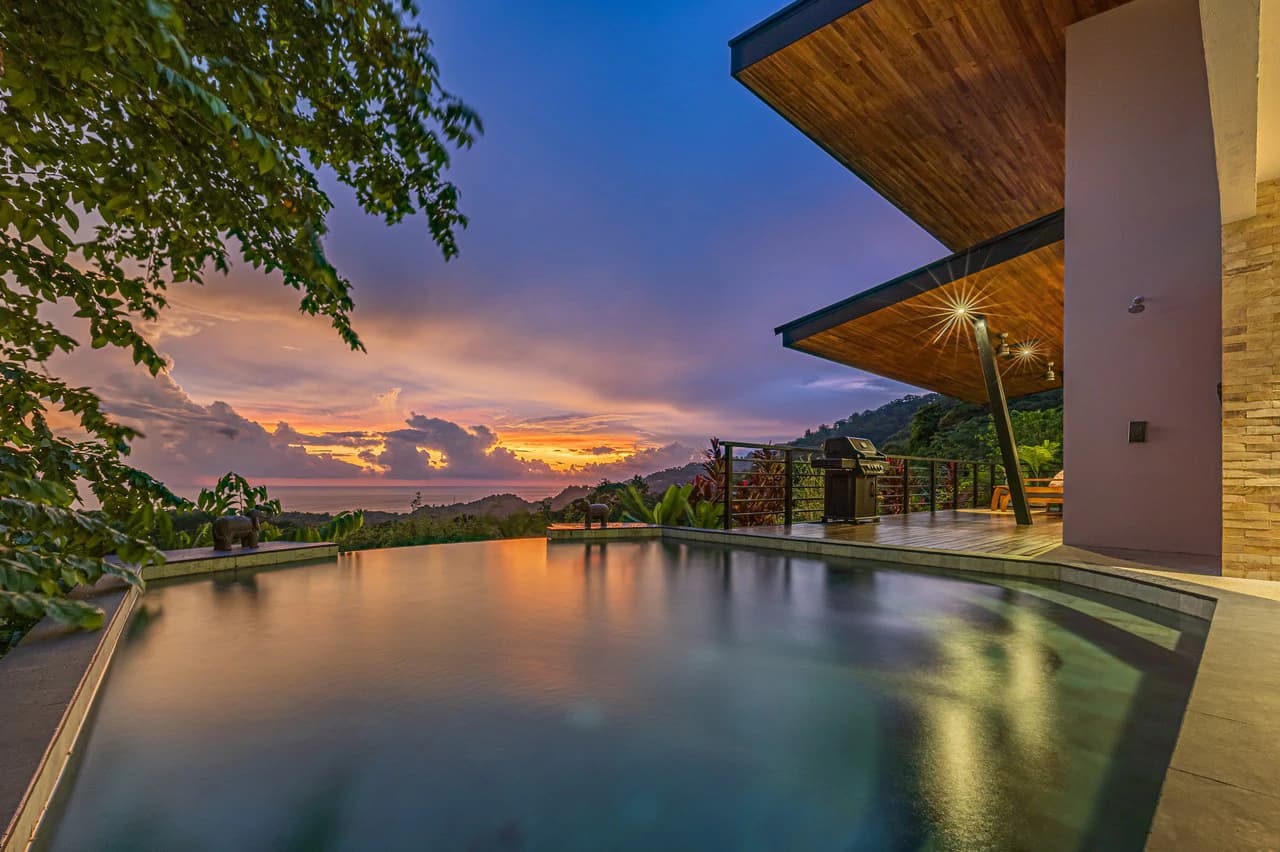 Casa Markissa: Luxury Oceanview Villa with Proven Rental Income. - photo 33