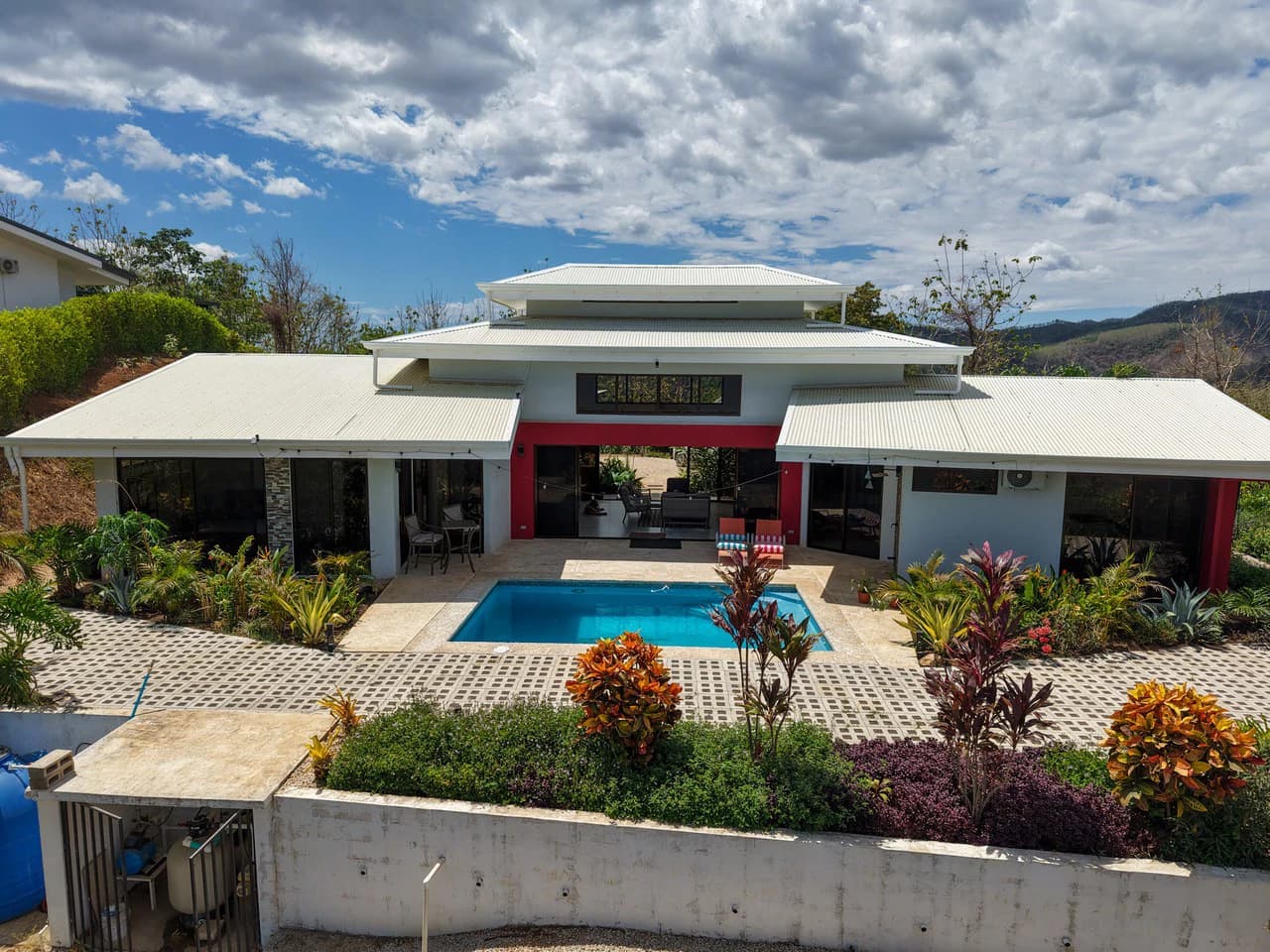 casa pacific: Exclusive Listing | Modern Ocean View Living in carrillo - photo 2