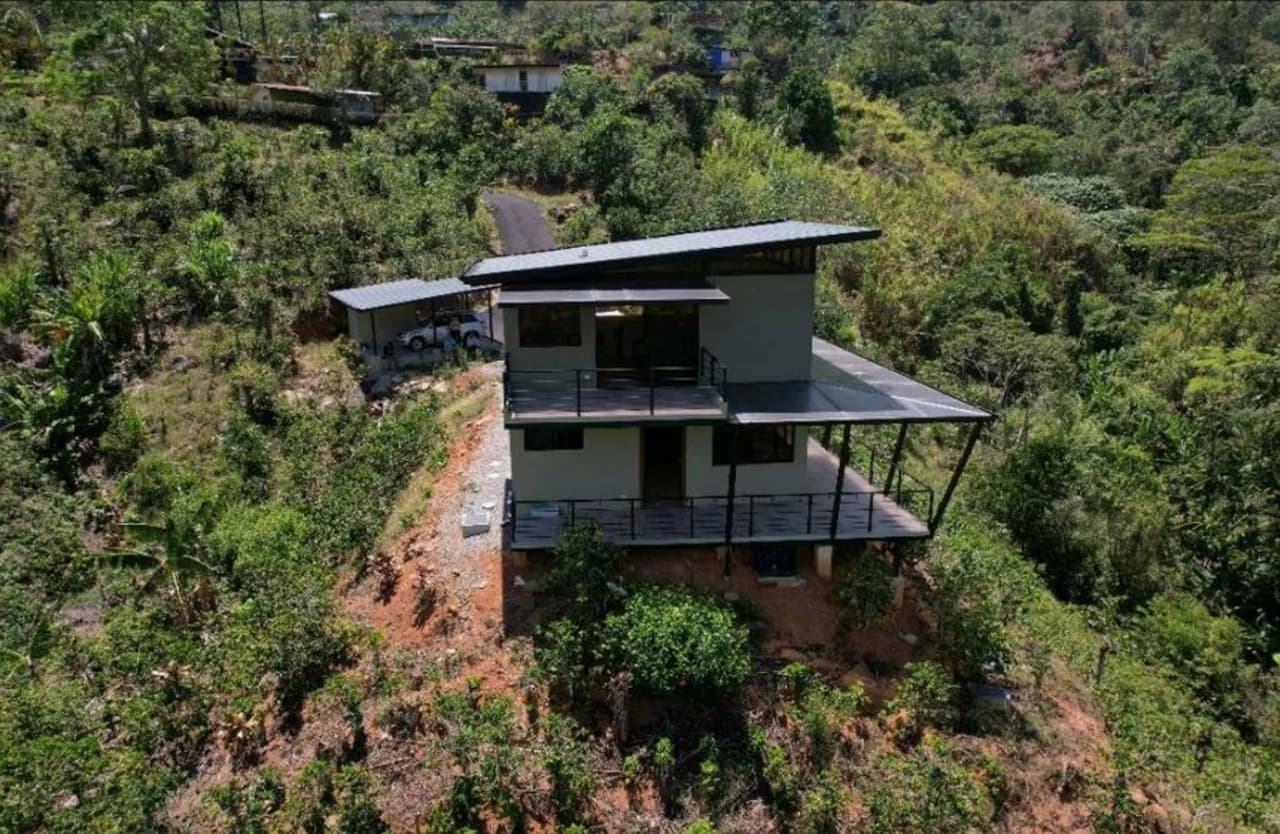 Modern Country House with Guest Cottage Amidst a Coffee Plantation in Perez Zeledon, Costa Rica - photo 4