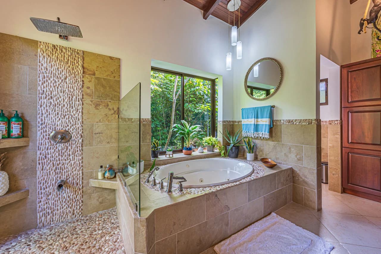 Luxurious Coastal Retreat with Ocean Views in Uvita, Costa Rica - photo 25