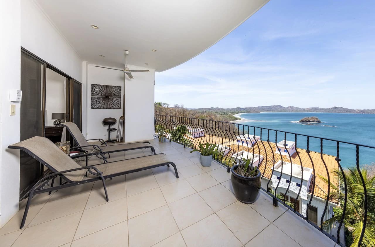 Flamingo Towers 23: Stunning ocean view, vacation home or rental income.