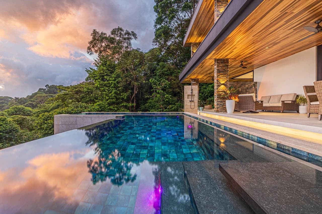 Casa Koules: Architectural 5-Bedroom Oceanview Estate in Prestigious Costa Verde Estates - photo 14