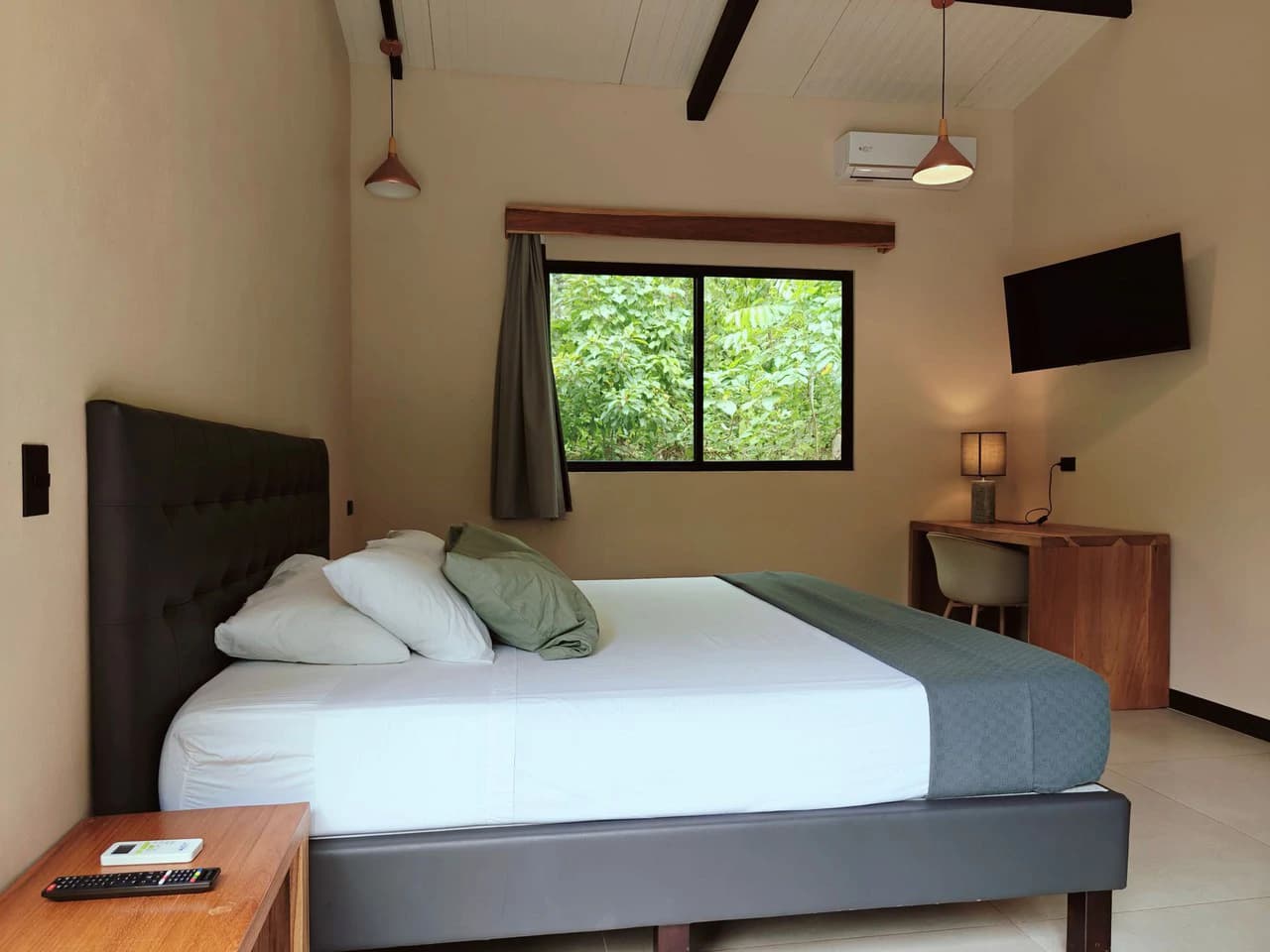 ID 751: Turn-Key Villa with Proven Income Near Cahuita National Park – Main House, Casita, and Stunning Pool on Over Half an Acre - photo 11