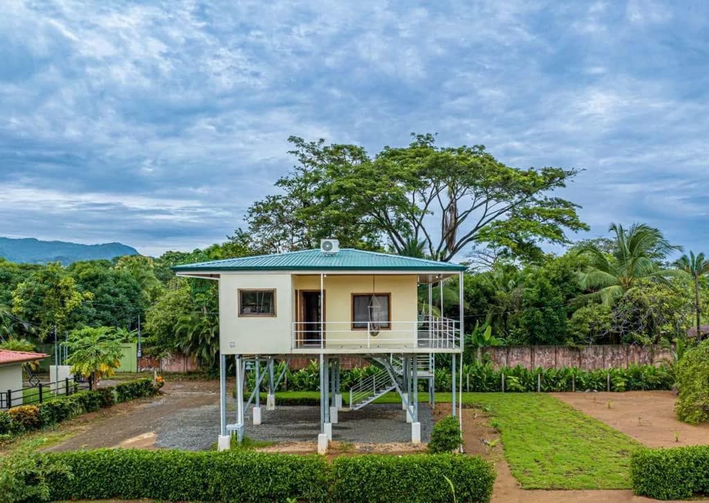 Casa Guacamaya: Casa Guacamaya Multi-Home Sanctuary Minutes from Whale Tail Beach, Uvita