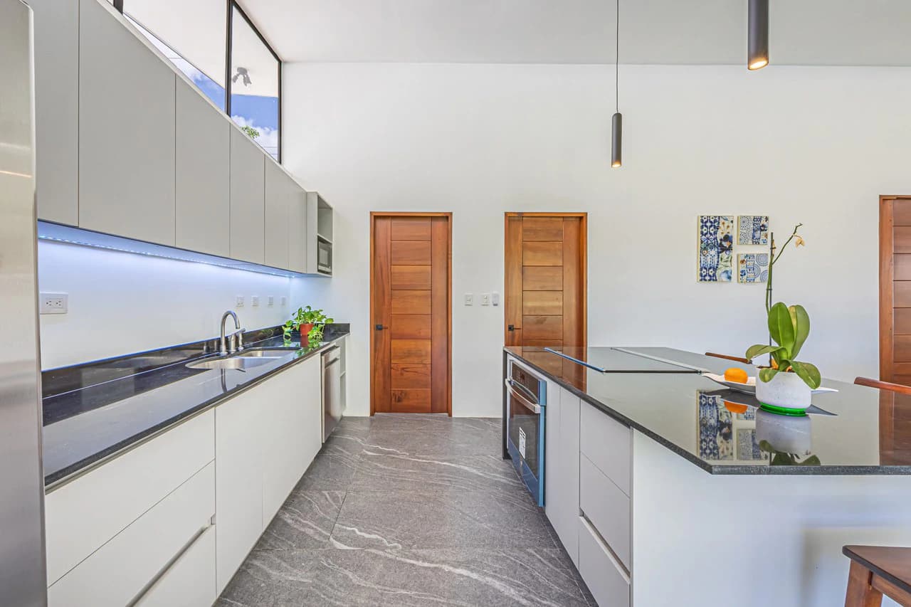 STYLISH 3 BED, 3 BATH BRAND NEW VILLA IN UVITA.: Mountain Villa For Sale in Uvita - photo 27