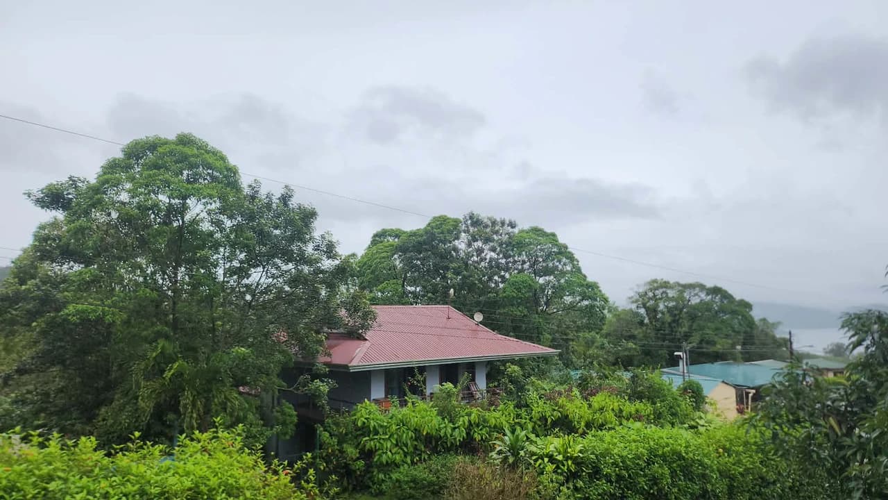 2 Bedroom home with lake and volcano view - photo 7