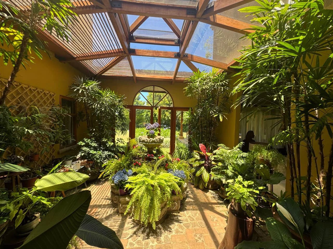 Zurcher Masterpiece Heredia: Splendid one story home - photo 19
