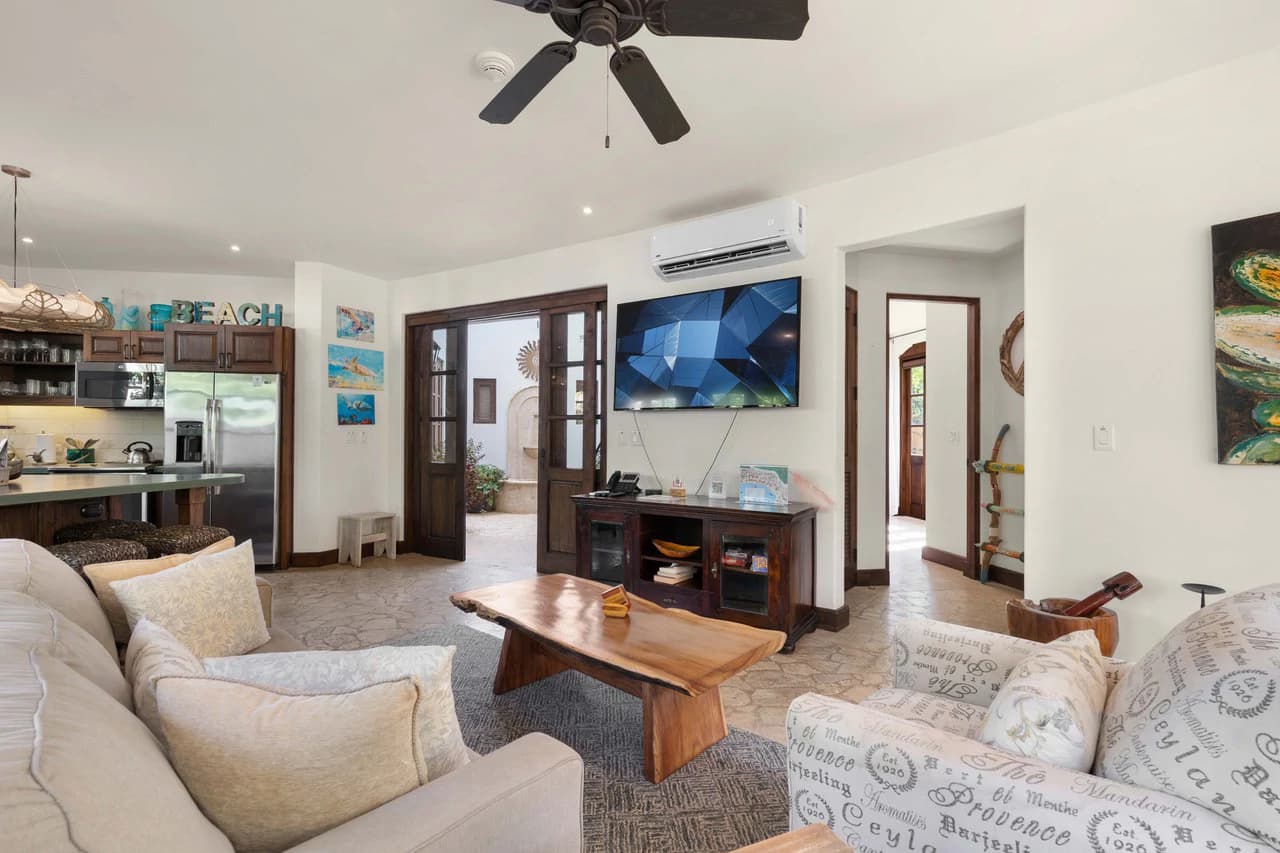 10 Plaza Carlota: A Rare Single-Level Gem in Las Catalinas - photo 4