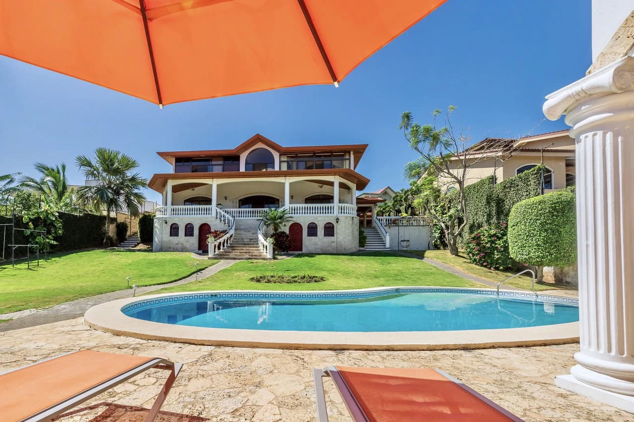 Casa Tuscan Hill: Escazu home with Pool