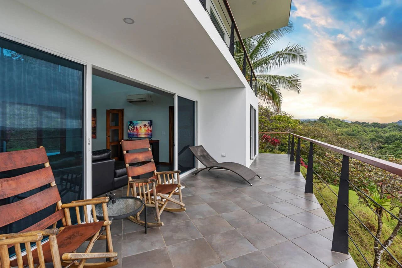 Casa Sol: Exceptionally Private Home with Panoramic Ocean, Mountain & Sunset Views - photo 5