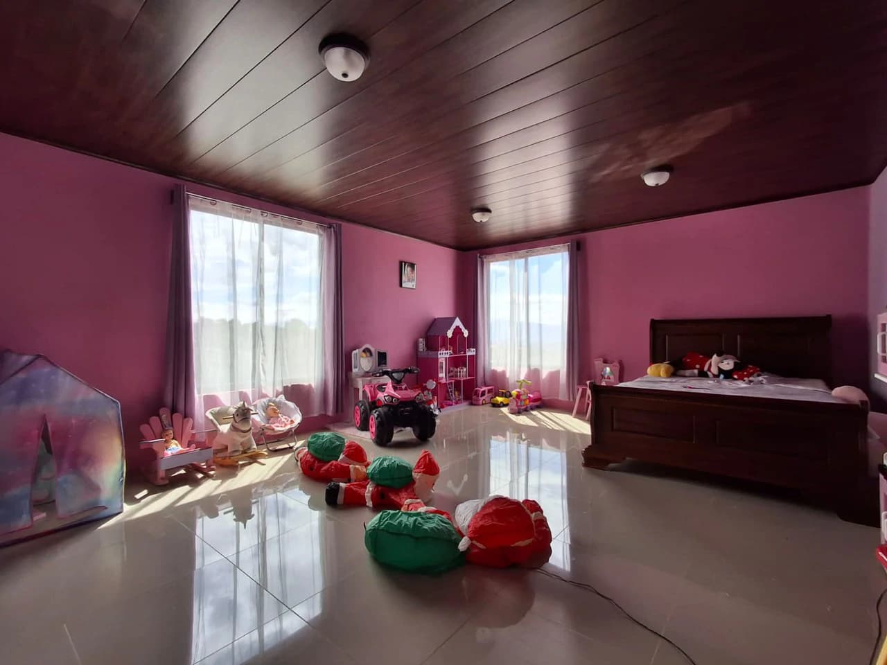 Casa Vista!: 3 level Cityview Hilltop Estate + 27,980m2 - photo 9