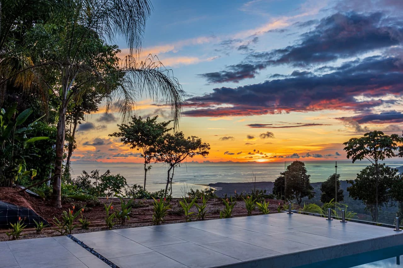A True Estate Beyond Compare, Ocean Views For Miles: Mountain House For Sale in Uvita - photo 36