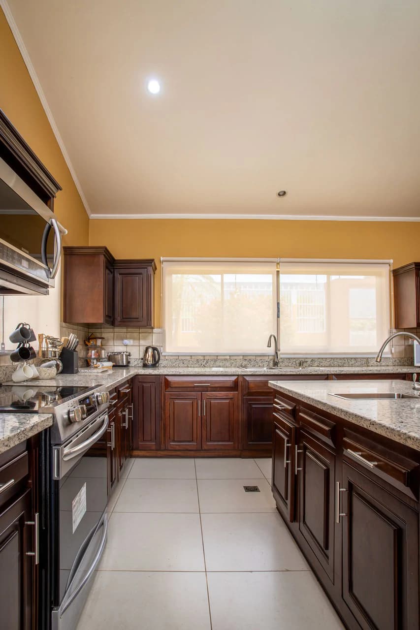 Modern Furnished Home Just 5 Minutes from Downtown Grecia - photo 12