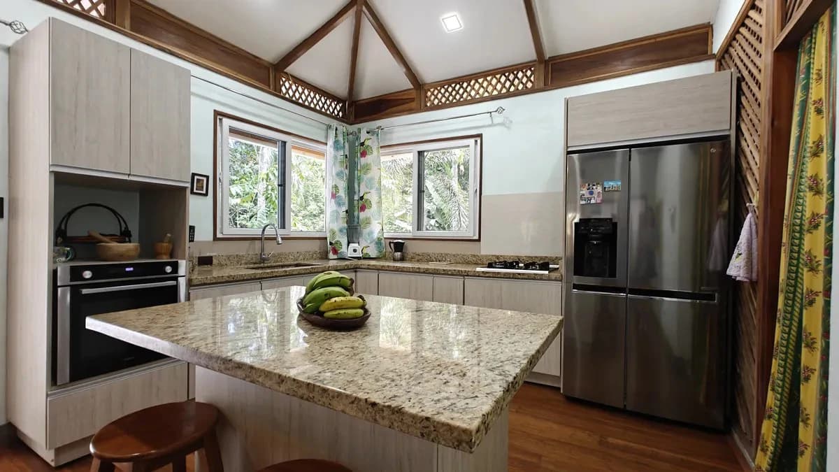 ID 1055: Elevated Jungle Residence on Expansive Riverfront Jungle Land - photo 3