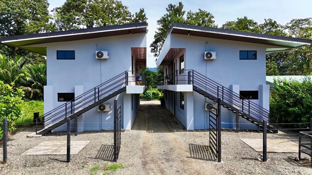 8-Unit Apartment in Bahía, Walking distance to the Beach