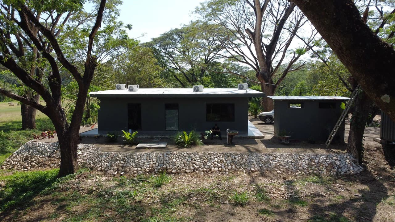 Private property for sale with a modern house and pool surrounded by the nature of Playa Samara – excellent investment opportunity