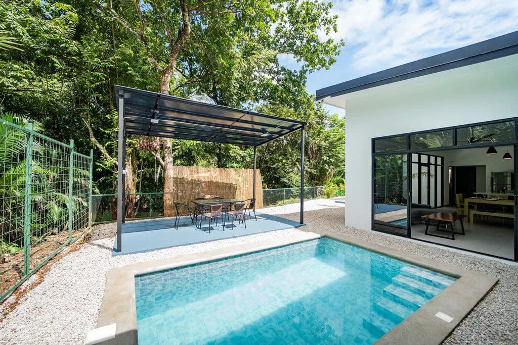 Casa Quetzal del Bosque: Turnkey Tropical Living with Income Potential – Just 5 Minutes from Carrillo Beach - photo 13