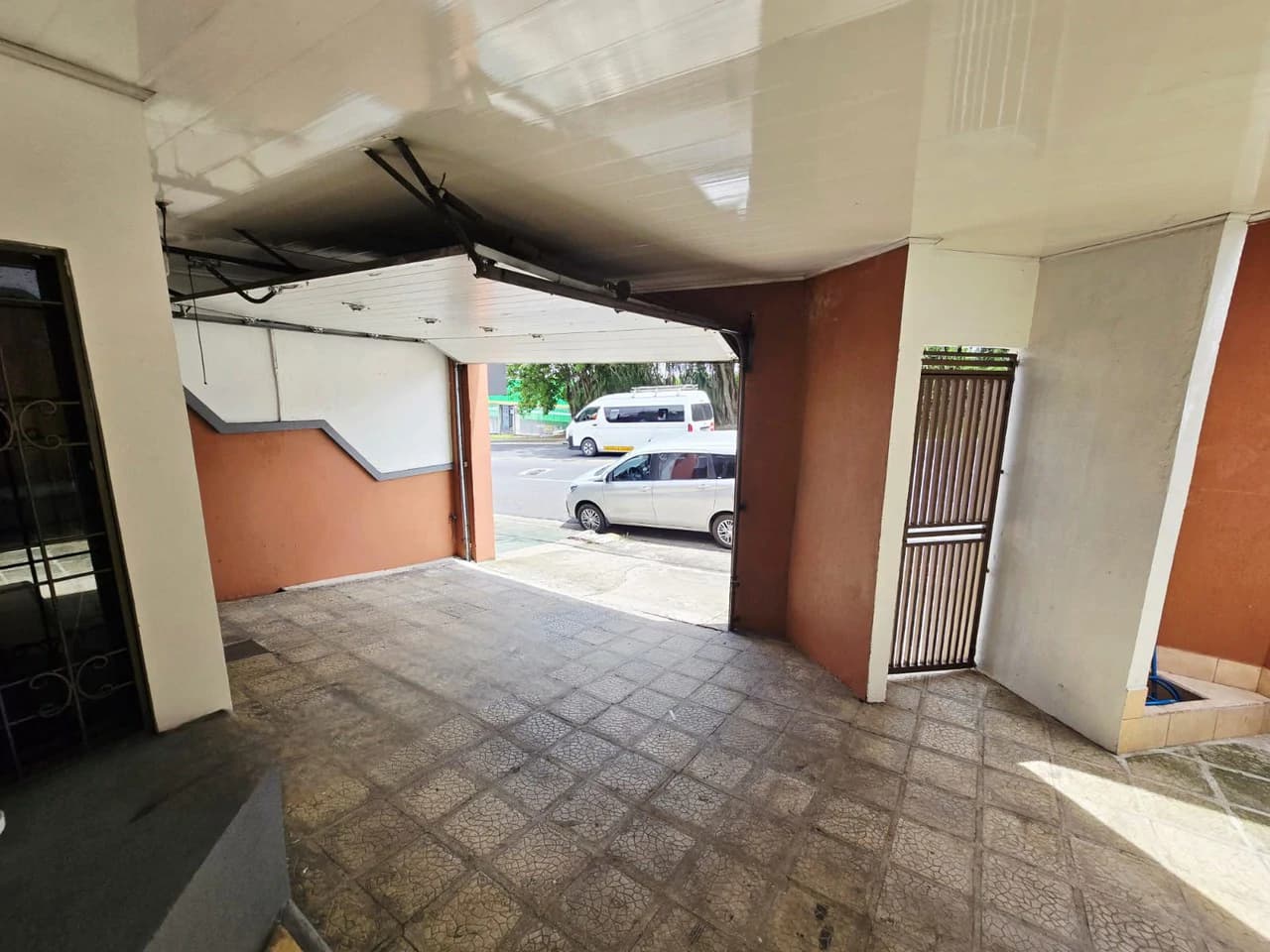 LARGE HOUSE FOR SALE IN MERCEDES NORTE, HEREDIA - photo 3