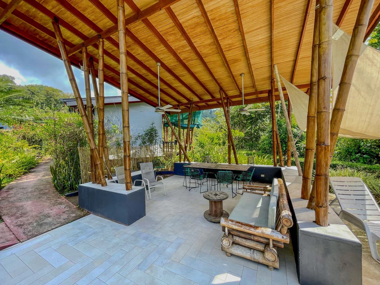 2.24 ACRES – 7 Bedrooms Ocean View Boutique Hotel With Two Pools, 5 Minutes to Uvita, Multiple Rental Options!! - photo 8
