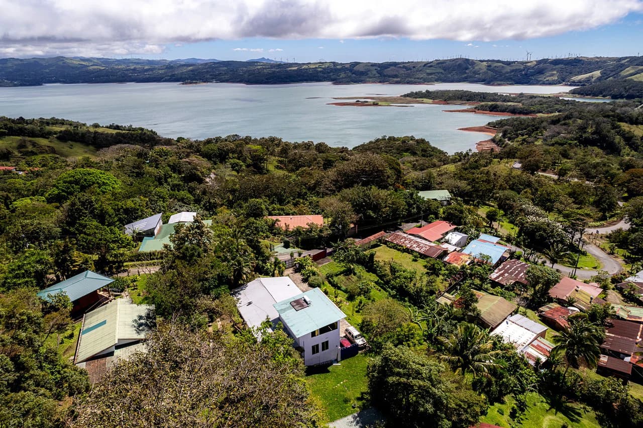Harmony Haven: Lake Arenal View Home and Guest Casita - photo 3