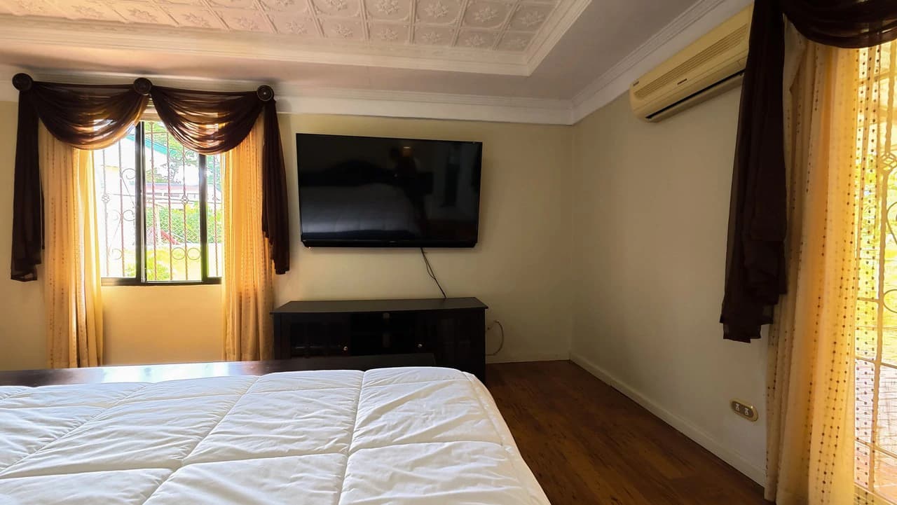 HOUSE FOR SALE, LOCATED IN THE CENTER OF PEREZ ZELEDON: Elegant and spacious turnkey house for sale in the center of Perez Zeledon - photo 10