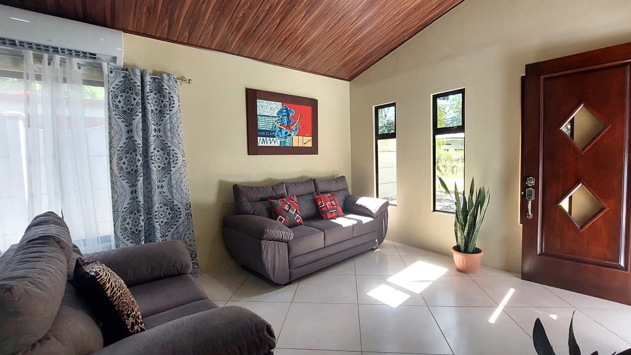 Affordable Home in Hatillo – Just 5 Minutes from Playa Dominical & Playa Linda: House For Sale in Hatillo - photo 4