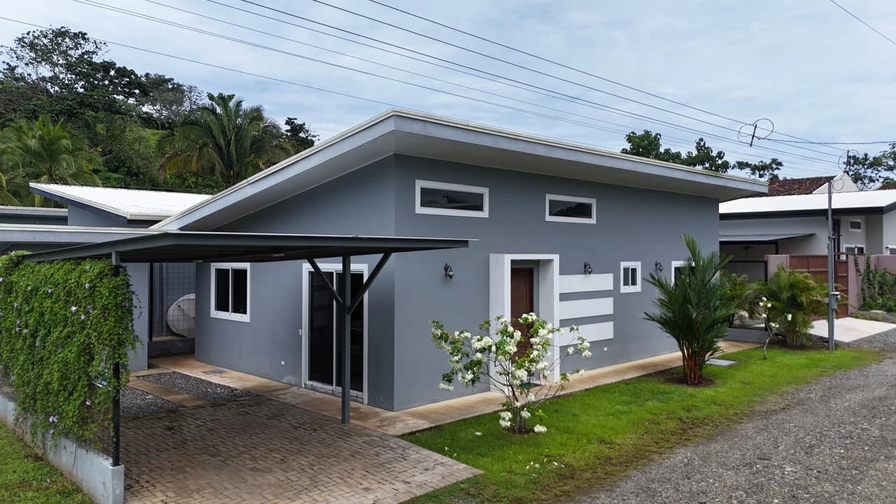Modern 3BR Home with Exceptional Airbnb Potential Near Manuel Antonio - photo 1