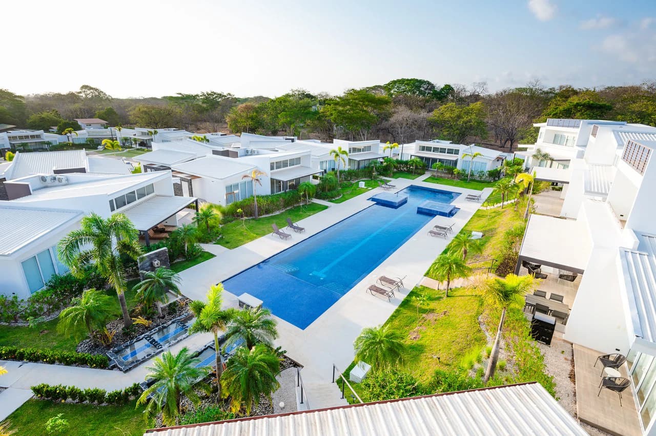 The Enclave: Ultra-Modern 5 Bedroom Villa Located Minutes From the Beach! - photo 39