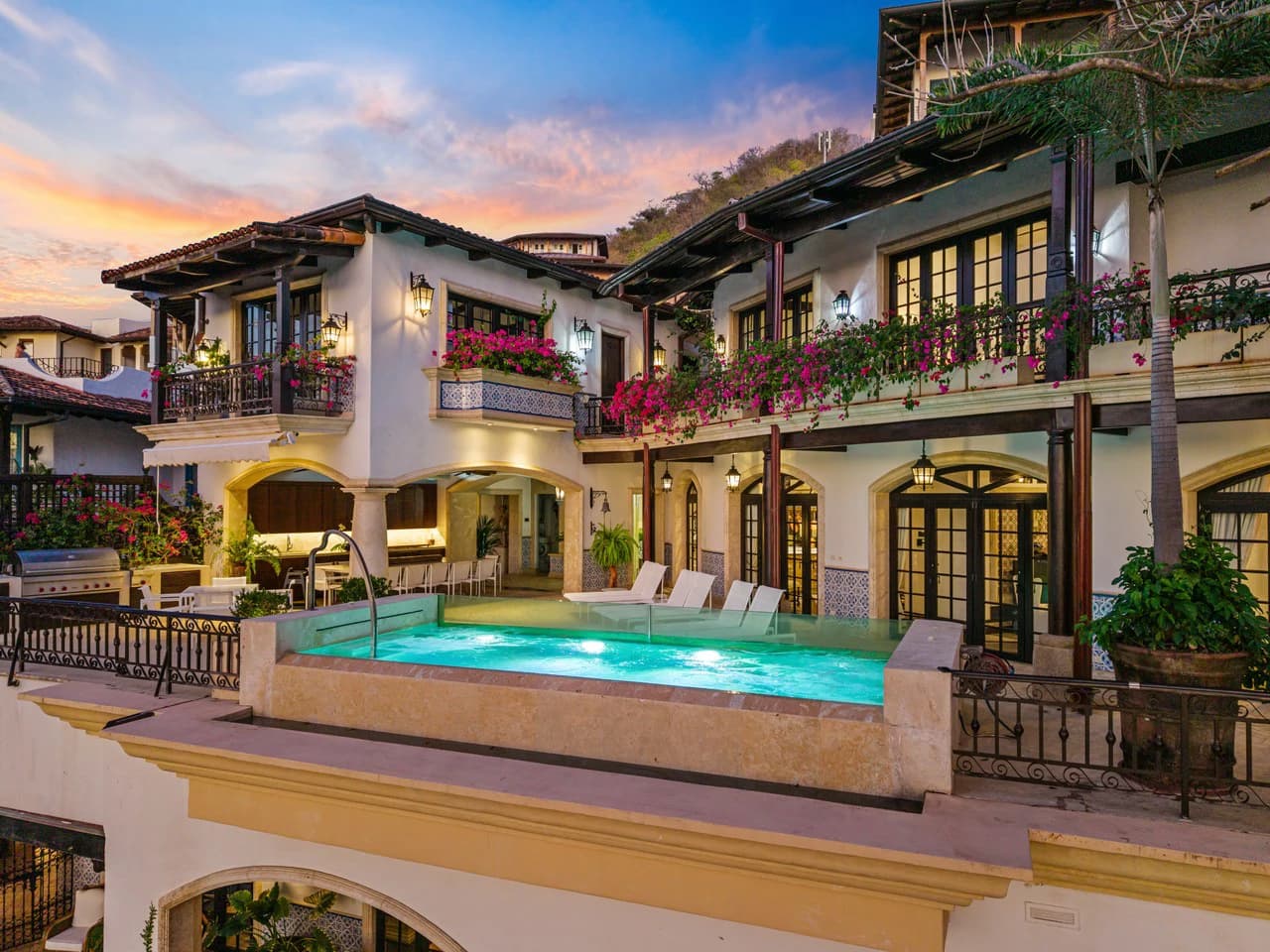 27 Cartagena: Unique Luxury Beachfront Home