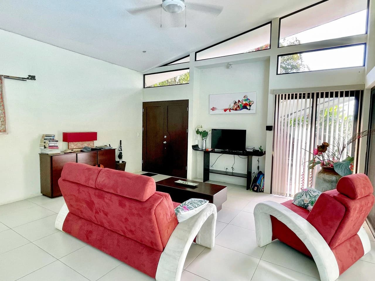 2.24 ACRES – 7 Bedrooms Ocean View Boutique Hotel With Two Pools, 5 Minutes to Uvita, Multiple Rental Options!! - photo 25