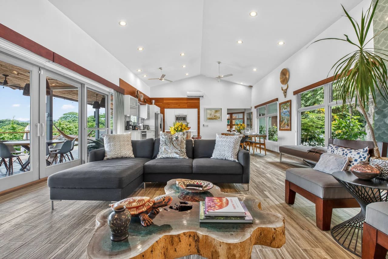 Casa Pochote: Artisan Luxury Villa Near Tamarindo | Pool, Jacuzzi & Langosta Beach Club Membership Included - photo 6